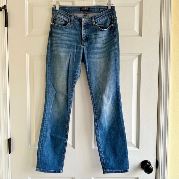 Judy Blue High Rise Tummy Control Mom Straight Leg Denim Jeans Size 29 - Picture 2 of 9